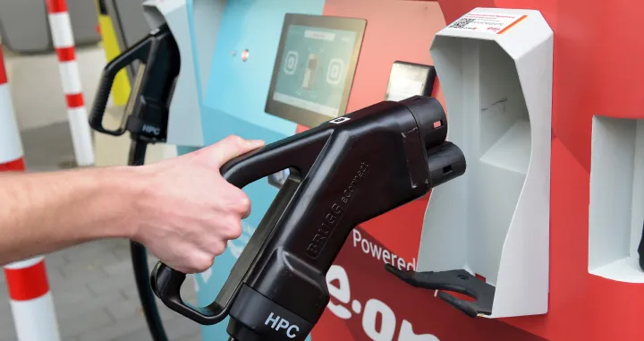  adfgadfhasdfh Auto svijetTehnika &ndash; Vrste punjača za električna vozilaAhilova peta električnog koncepta S DGADFG/Joerg Mettlach