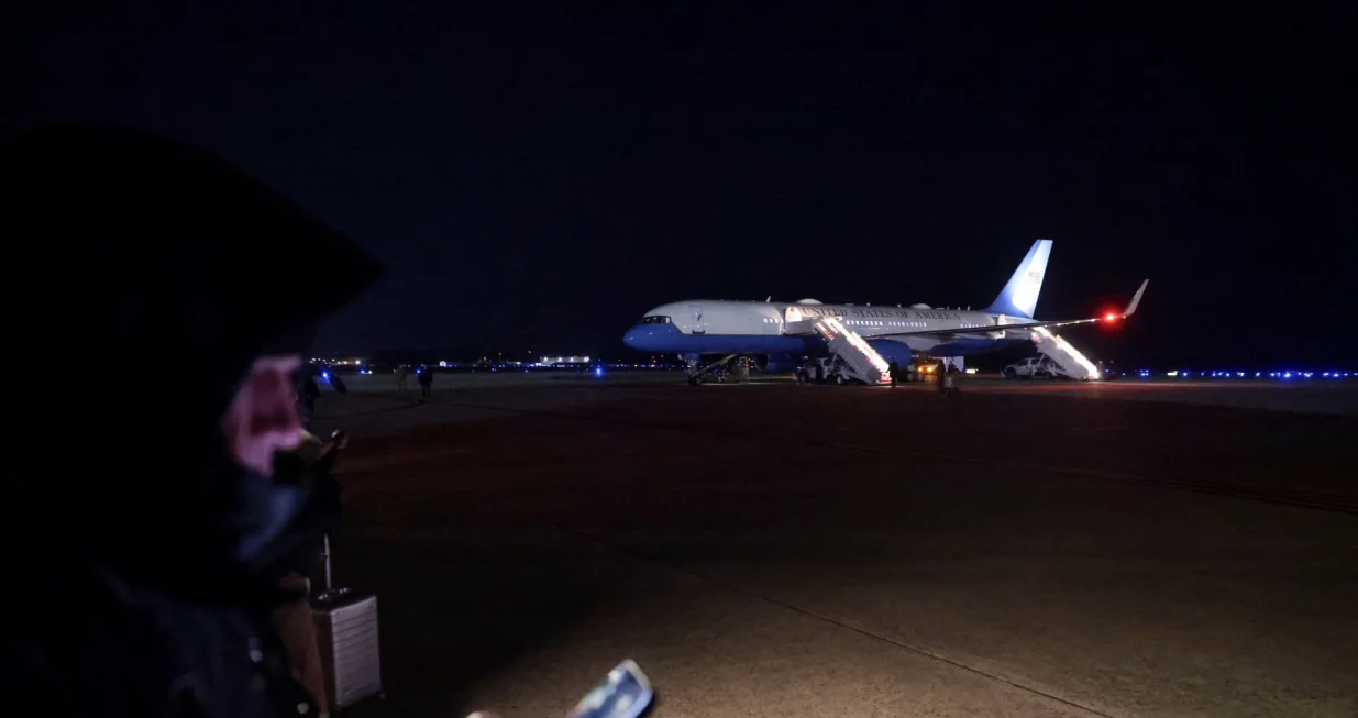 Members of the media wait for U.S. President Donald Trump to deboard Air Force One after returning to Joint Base Andrews following an electrical problem identified mid-flight en route to Davos, Switzerland, at Joint Base Andrews, Maryland, U.S., January 20, 2026. REUTERS/Jonathan Ernst/Jonathan Ernst