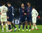 Soccer Football - Ligue 1 - Paris St Germain v Lille - Parc des Princes, Paris, France - January 16, 2026 Paris St Germain's Bradley Barcola and Paris St Germain's Lucas Hernandez celebrate after the match REUTERS/Gonzalo Fuentes/Foto: Gonzalo Fuentes