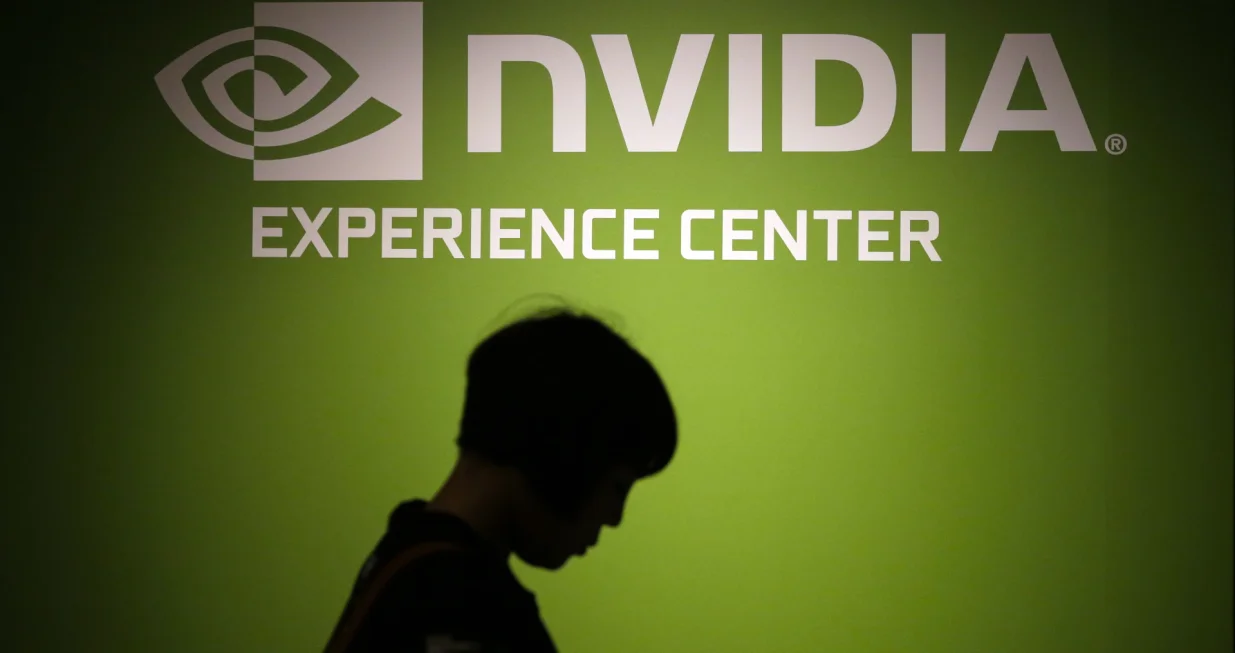 epa08669640 (FILE) - A visitor walks past the Nvidia company logo during a news conference ahead of the COMPUTEX, the largest computer show in Asia, in Taipei, Taiwan, 30 May 2016 (reissued 15 September 2020). US tech giant Nvidia on 13 September 2020 announced it will purchase chip designer Arms for 40 billion US dollar from SoftBank. EPA/RITCHIE B. TONGO *** Local Caption *** 52789390/Ritchie B. Tongo
