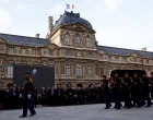 epa10281470 French Republican guards carry the coffin of late French abstract painter Pierre Soulages, during a tribute ceremony at the Cour Carree of the Louvre museum in Paris, France, 02 November 2022. Pierre Soulages died at the age 102 on 26 October 2022. EPA/CHRISTIAN HARTMANN/POOL MAXPPP OUT/Christian Hartmann/Pool