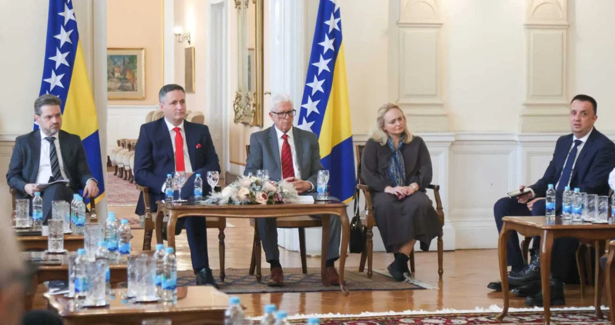 Zajednička sjednica savjeta pri Kabinetu člana Predsjedni&scaron;tva BiH Denisa Bećirovića//