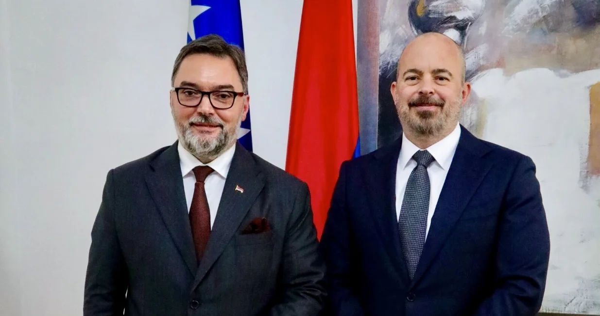 Sta&scaron;a Ko&scaron;arac i John Ginkel/Ambasada Sad-a U Bih