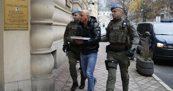 Muhamed Ajanović, dekan Stomatolo&scaron;kog fakulteta u Sarajevu, sprovođenje u Tužila&scaron;tvo KS/Fena