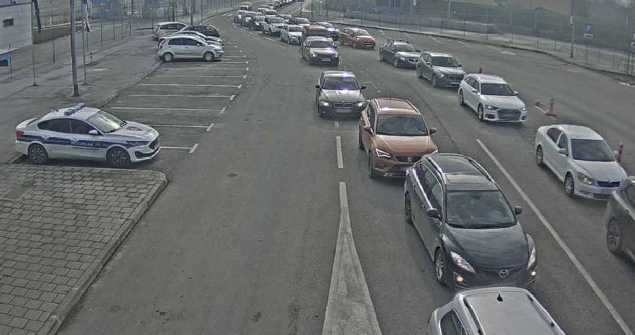 Svakodnevne beskonačne kolone na ulazima u Hrvatsku/HAK/Hak