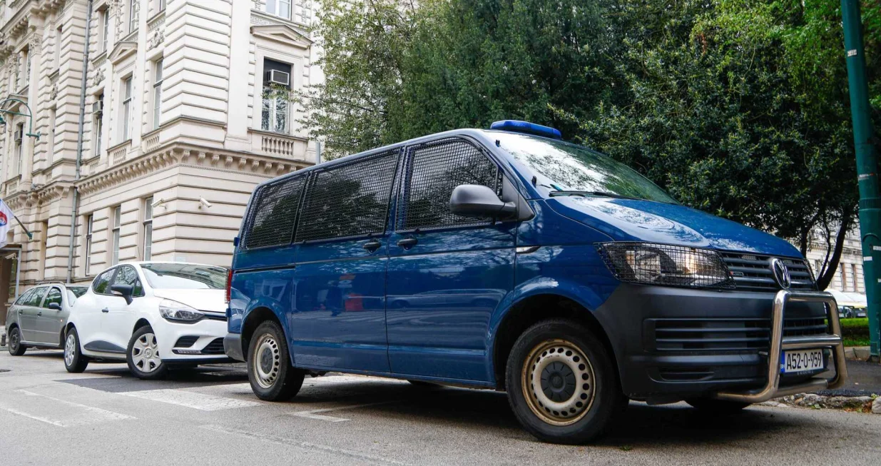 Akcija Koverta, policija, pretres, Vlada KS, Enda Pavić Pečenković, MUP KS, marica, kombi/Damir Deljo