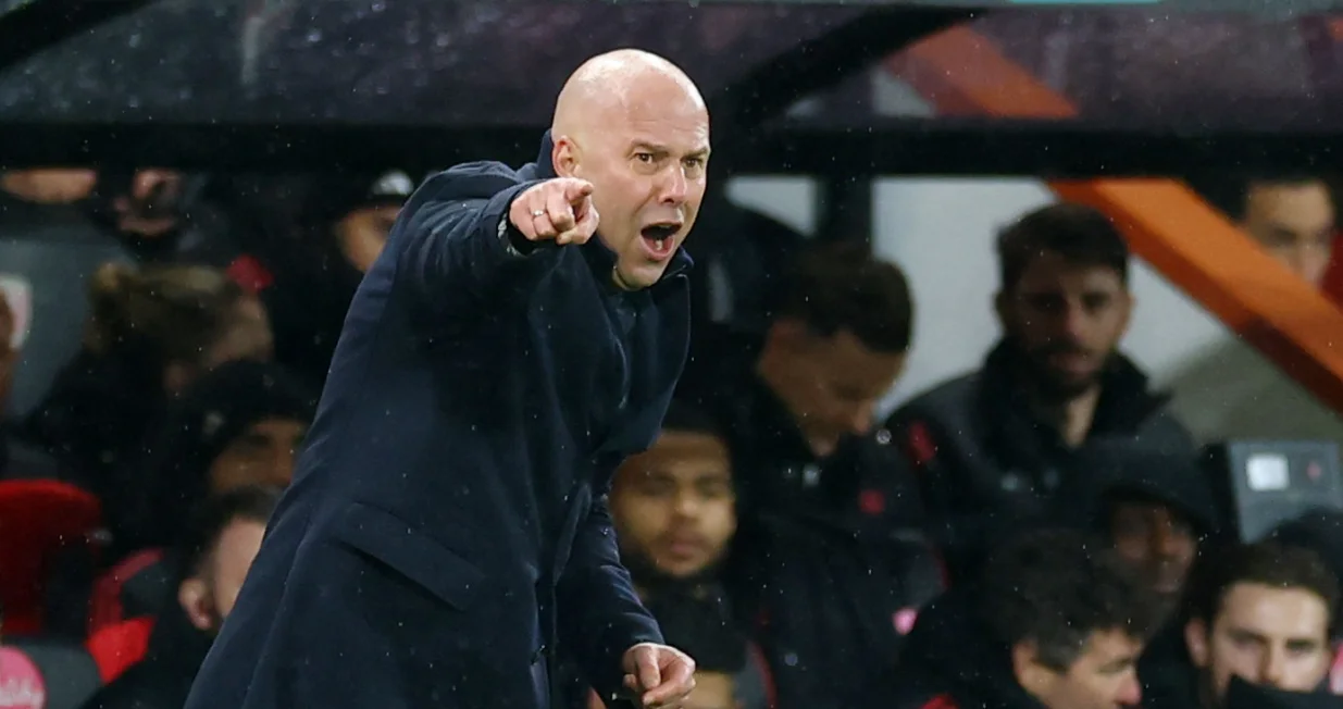 Soccer Football - Premier League - AFC Bournemouth v Liverpool - Vitality Stadium, Bournemouth, Britain - January 24, 2026 Liverpool manager Arne Slot reacts Action Images via Reuters/Matthew Childs EDITORIAL USE ONLY. NO USE WITH UNAUTHORIZED AUDIO, VIDEO, DATA, FIXTURE LISTS, CLUB/LEAGUE LOGOS OR 'LIVE' SERVICES. ONLINE IN-MATCH USE LIMITED TO 120 IMAGES, NO VIDEO EMULATION. NO USE IN BETTING, GAMES OR SINGLE CLUB/LEAGUE/PLAYER PUBLICATIONS. PLEASE CONTACT YOUR ACCOUNT REPRESENTATIVE FOR FURTHER DETAILS../Foto: Matthew Childs