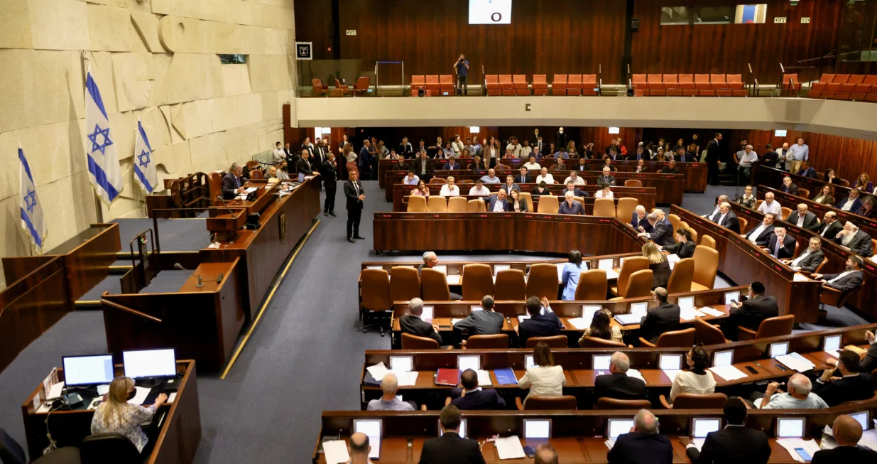 FILE PHOTO: A general view shows a session at the Israeli parliament, the Knesset, for the preliminary reading of a bill to dissolve the parliament, in Jerusalem, June 22, 2022. REUTERS/Ronen Zvulun/File Photo/Ronen Zvulun