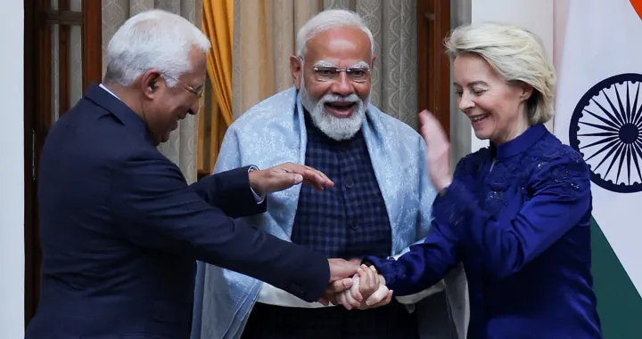 European Council President Antonio Costa, European Commission President Ursula von der Leyen and Indian Prime Minister Narendra Modi hold hands as they pose during a photo opportunity ahead of their meeting at the Hyderabad House in New Delhi, India, January 27, 2026. REUTERS/Altaf Hussain/Altaf Hussain