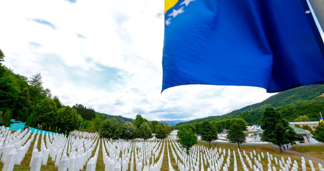 MC Srebrenica Potočari dan prije kolektivne dženaze/Damir Deljo
