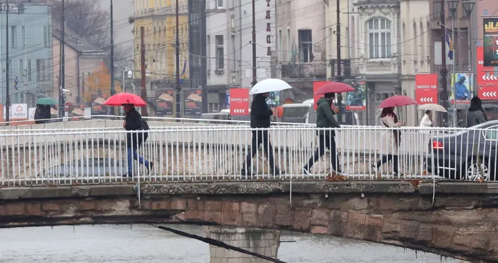 Novembar vrijeme hladno i ki&scaron;no/Senad Gubelić