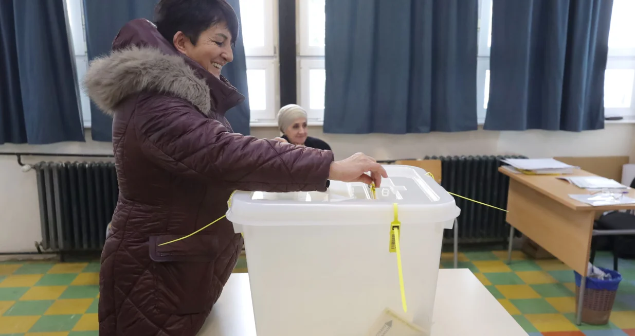 Prijevremeni izbori za predsjednika Republike Srpske. Istočno Sarajevo - Lukavica glasanje/Senad Gubelić
