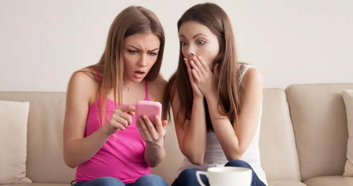 Tri horoskopska znaka koja najvi&scaron;e vole ogovarati/Freepik