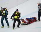 Alpine Skiing - FIS Alpine Ski World Cup - Women's Downhill - Crans-Montana, Switzerland - January 30, 2026 Norway's Marte Monsen is stretchered off after sustaining an injury following a crash during her run REUTERS/Romina Amato/Foto: Romina Amato