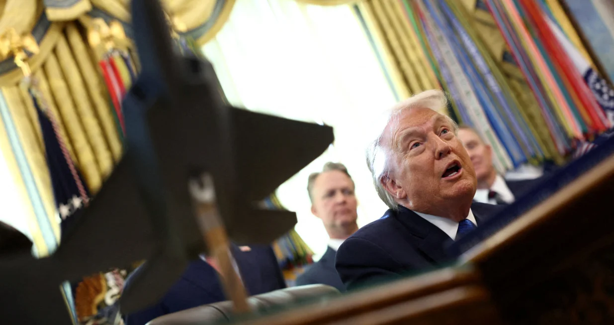 U.S. President Donald Trump speaks in the Oval Office, at the White House in Washington, D.C., U.S., January 30, 2026. REUTERS/Kevin Lamarque  TPX IMAGES OF THE DAY/Kevin Lamarque