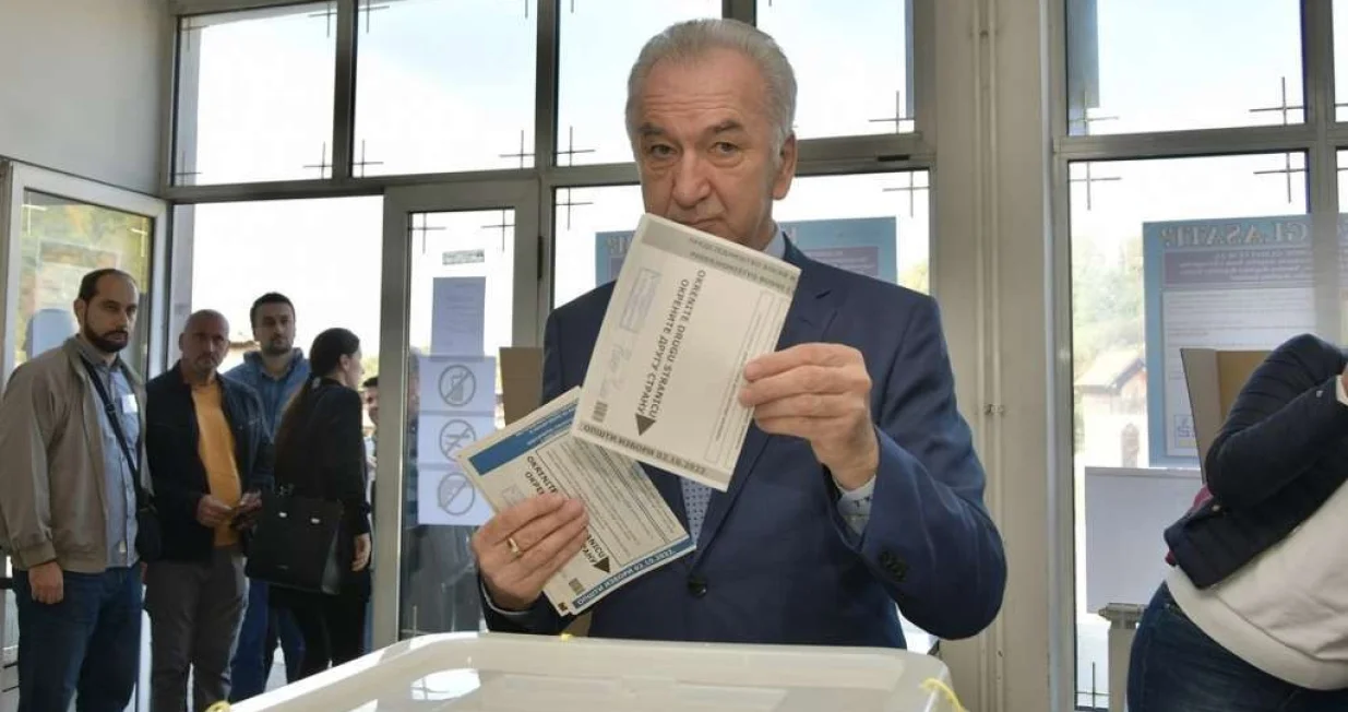 Mirko &Scaron;arović glasao na izborima/Fena/