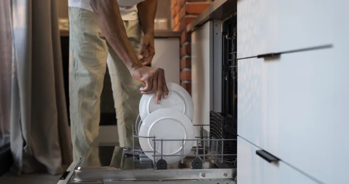 Organizujte posuđe kao profesionalac/Free Pik