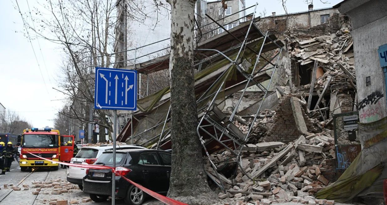 Beograd, centar grada, uru&scaron;ila se kuća, nema povrijeđenih, uni&scaron;teni automobili/Tanjug