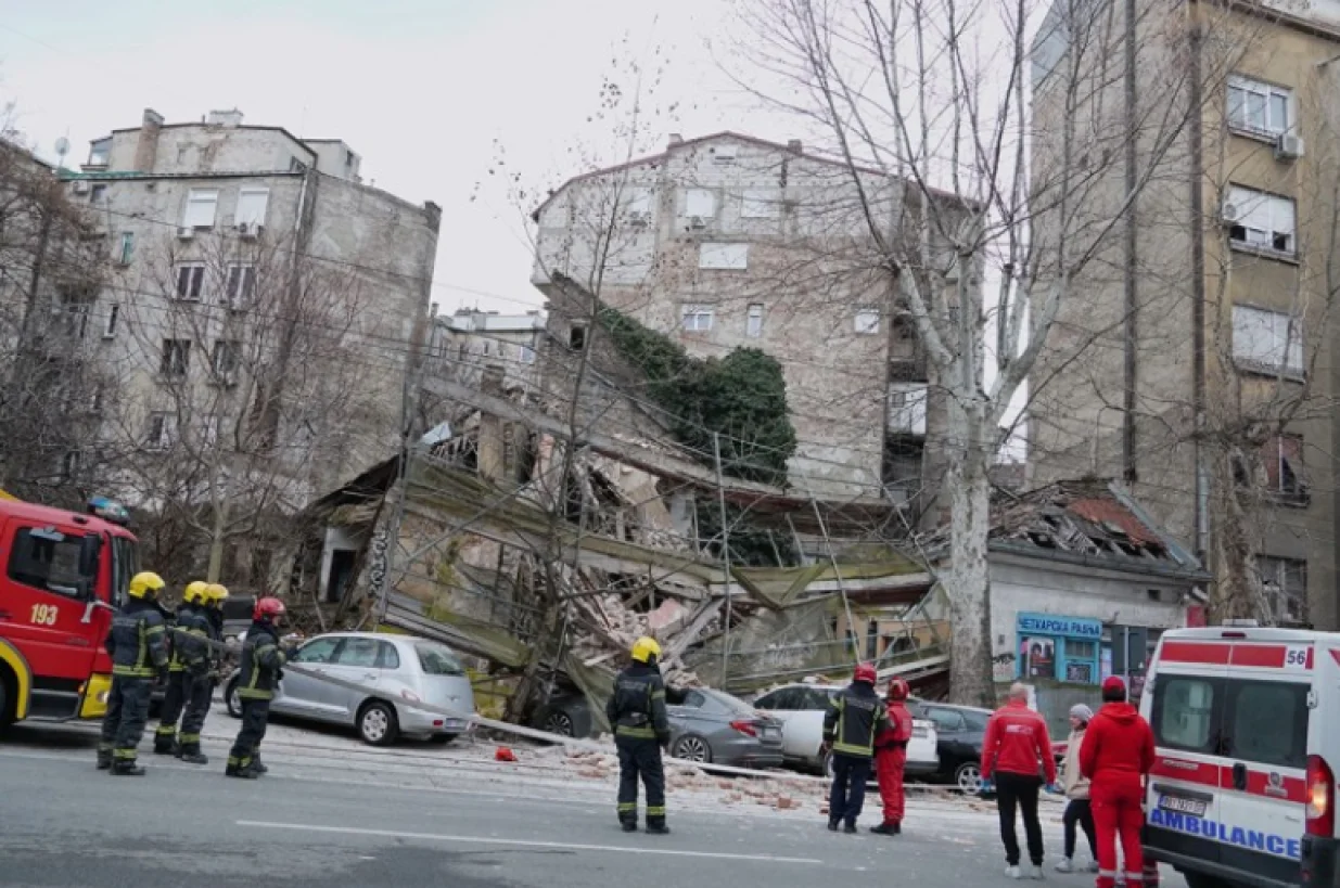 Beograd, centar grada, uru&scaron;ila se kuća, nema povrijeđenih, uni&scaron;teni automobili/Tanjug