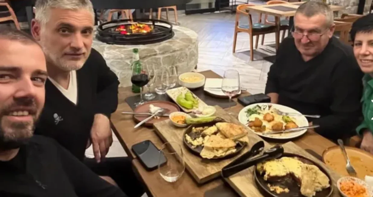 Čedo Jovanović, Aco Kos, Acini roditelji, večera/