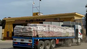 A truck carrying humanitarian aid at the Rafah border on the Egyptian side, in Rafah, Egypt, January 29, 2026. The Rafah border crossing is expected to open after Israel recovered the remains of the last remaining hostage held in Gaza. Picture taken with a mobile phone. REUTERS/Stringer/Stringer