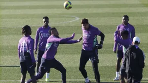 epa10392410 (L-R) Real Madrid's players Eduardo Camvainga, Vinicius Jr, Eder Militao, Thibaut Courtois, David Alaba and Rodrygo Goes take part in a training session held at Valdebebas Sports City in Madrid, central Spain, 06 January 2023. Real Madrid will face Villarreal CF in their Spanish LaLiga soccer match on 07 January. EPA/SERGIO PEREZ/Foto: Sergio Perez