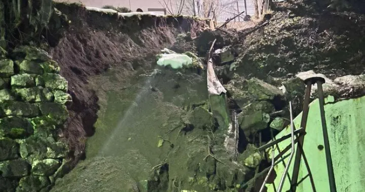 Zemlja je odnijela prilazne stepenice/Facebook/