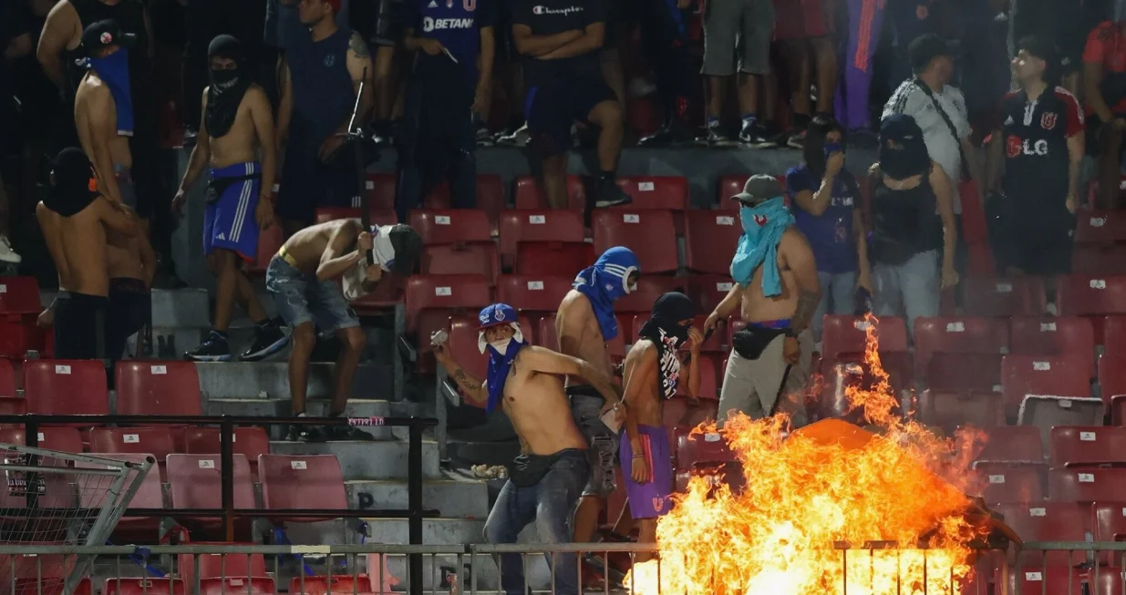 Navijači čileanskog Universidada u centru pažnje (FOTO: X)/Foto: 