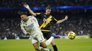 Soccer Football - LaLiga - Real Madrid v Rayo Vallecano - Santiago Bernabeu, Madrid, Spain - February 1, 2026 Real Madrid's Kylian Mbappe in action with Rayo Vallecano's Florian Lejeune REUTERS/Ana Beltran/Foto: Ana Beltran