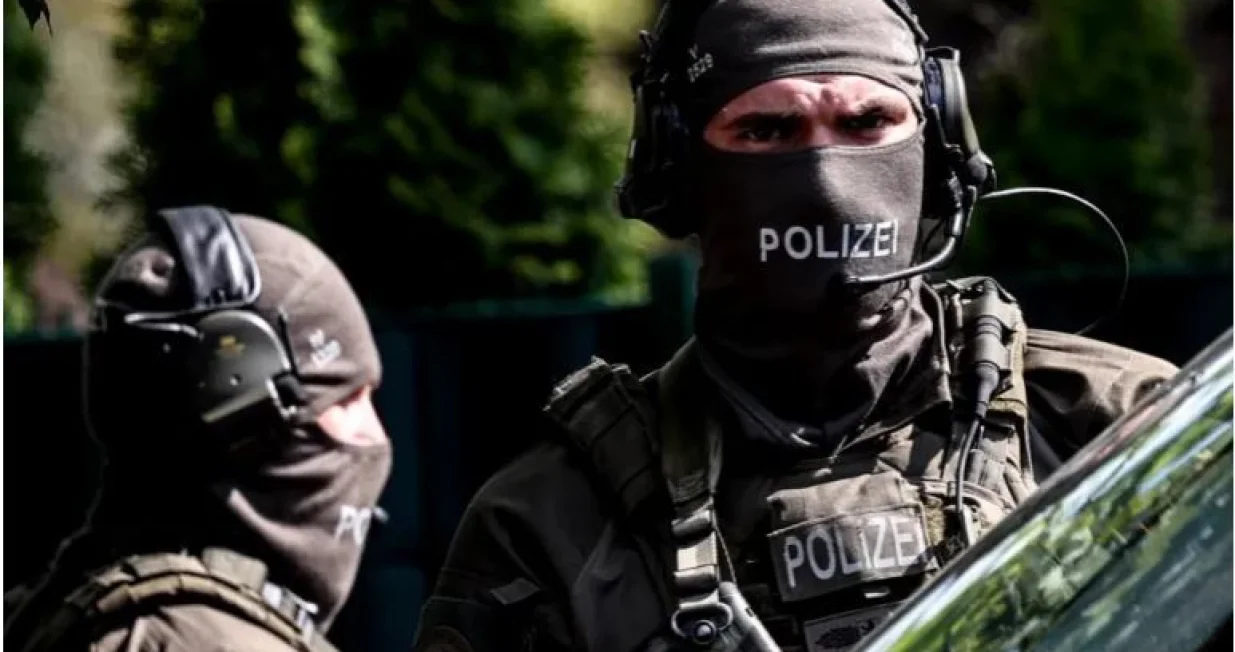 njemačka policija n/Sanja ДђukiД&Dagger;