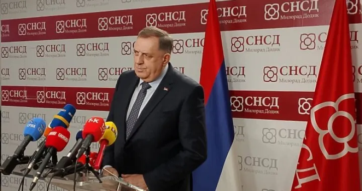 Milorad Dodik, lider SNSD-a, press konferencija, obraćanje/Rtrs