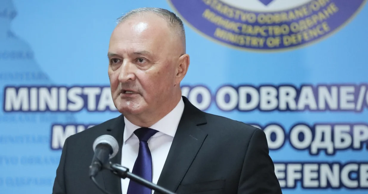 Pres-konferencija ministra odbrane Bosne i Hercegovine Zukana Heleza u vezi s događajem obilježavanja godi&scaron;njice 3. pje&scaron;adijskog (Republika Srpska) puka Oružanih snaga BiH/Senad Gubelić