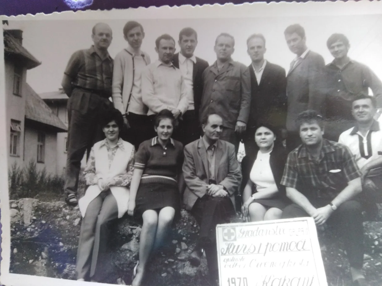 Polaznici kursa prve pomoći u Kaknju 1970. godine/
