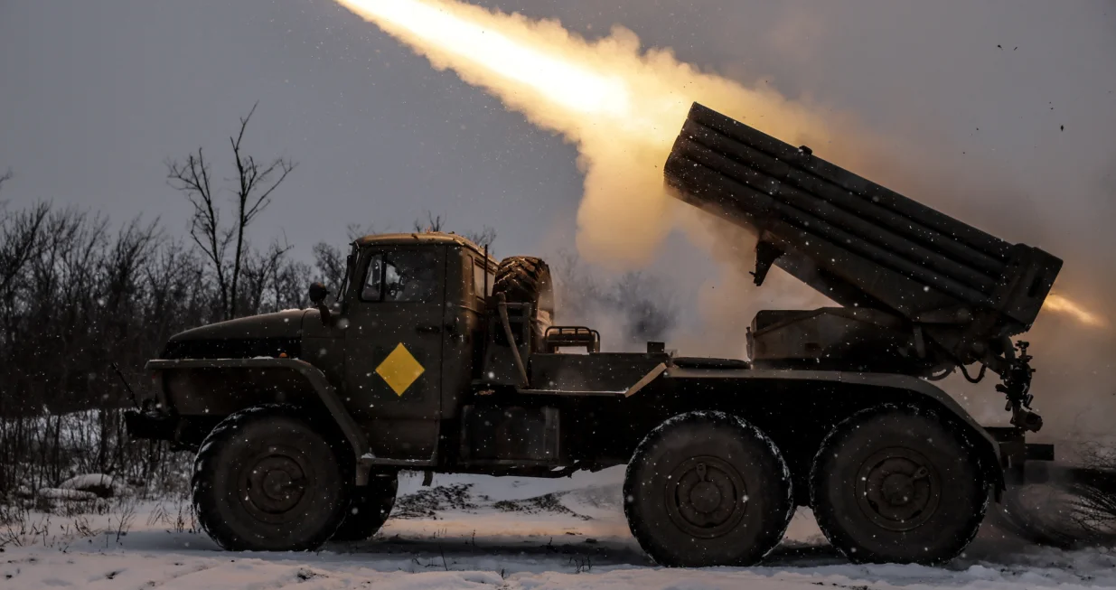 Servicemen of the 24th Separate Mechanized Brigade of the Ukrainian Armed Forces fire a BM-21 Grad multiple rocket launch system towards Russian troops, amid Russia's attack on Ukraine, near the frontline town of Chasiv Yar in Donetsk region, Ukraine January 15, 2026. Oleg Petrasiuk/Press Service of the 24th King Danylo Separate Mechanized Brigade of the Ukrainian Armed Forces/Handout via REUTERS ATTENTION EDITORS - THIS IMAGE HAS BEEN SUPPLIED BY A THIRD PARTY./Ukrainian Armed Forces