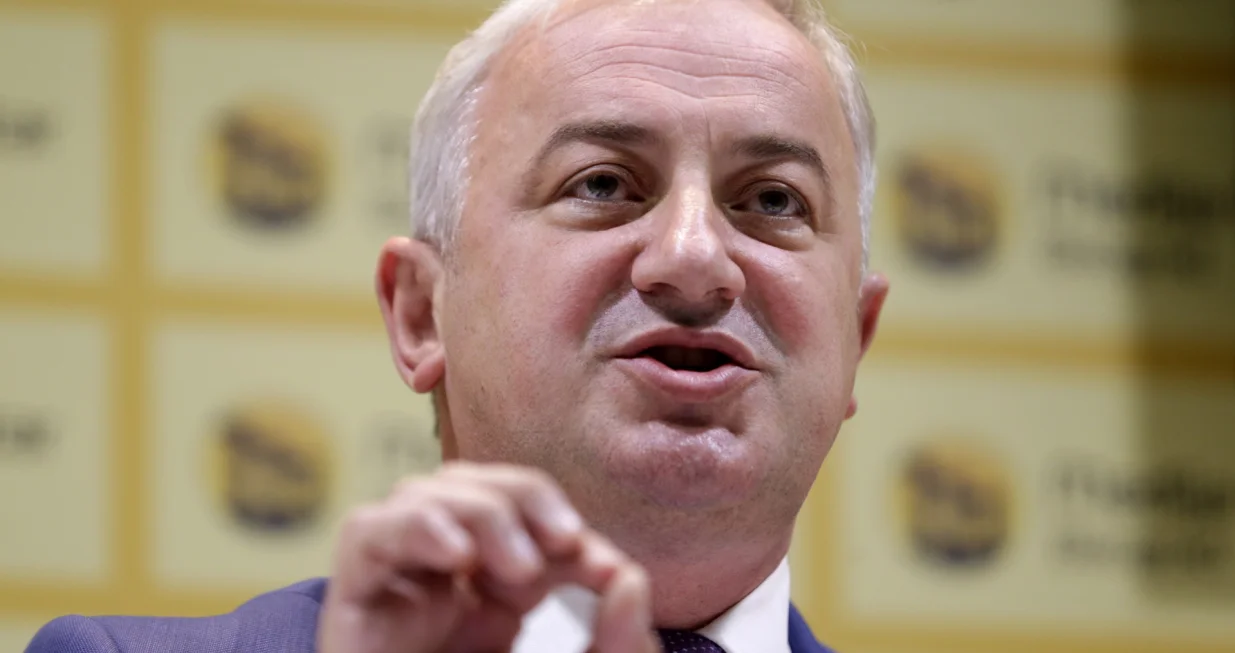 epa10236058 President of the Party of democratic progress (PDP) Branislav Borenovic speaks during a press conference in Belgrade, Serbia, 11 October 2022. A coalition around Jelena Trivic has made a request for a recount and cancellation of election for the President of the Republic of Srpska. EPA/ANDREJ CUKIC/Andrej Cukic