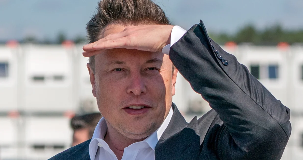 epa09889605 (FILE) - Tesla and SpaceX CEO Elon Musk arrives for a statement at the construction site of the Tesla Giga Factory in Gruenheide near Berlin, Germany, 03 September 2020 (reissued 14 April 2022). A statement published by the US Securities and Exchange Commission (SEC) on 14 April 2022 reads that Elon Musk has filed a proposal to acquire all available Twitter shares at a price of 54.20 US dollars per share, an offer that would total in 43.4 billion USD of company value. EPA/ALEXANDER BECHER *** Local Caption *** 56315886/Alexander Becher