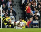 Soccer Football - LaLiga - Real Madrid v Rayo Vallecano - Santiago Bernabeu, Madrid, Spain - February 1, 2026 Real Madrid's Jude Bellingham reacts after sustaining an injury REUTERS/Ana Beltran/Foto: Ana Beltran