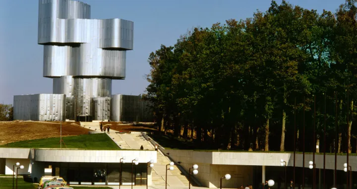 Spomenik ustanku naroda Banije i Korduna na Petrovoj gori, 1981. /DELIMIR HRESTAK/