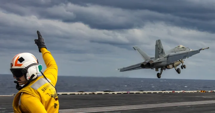 nosač aviona, američki avion, polijetanje aviona sa nosača/Facerbook/Uss Abraham Lincoln