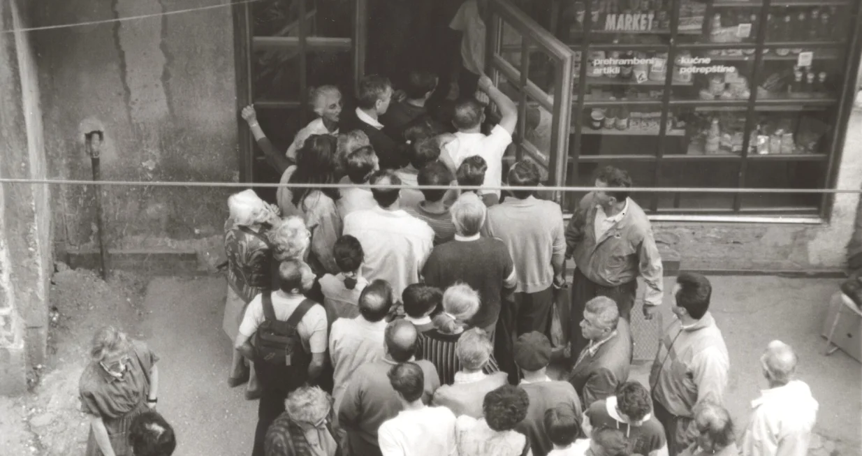 Građani Sarajeva tokom opsade/Arhiva Oslobođenja