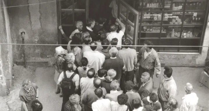 Građani Sarajeva tokom opsade/Arhiva Oslobođenja