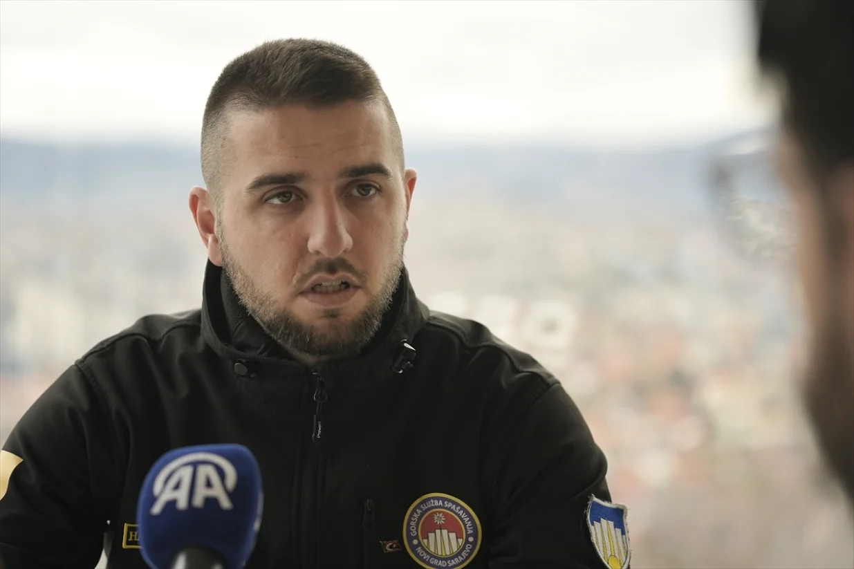 Susret Turčina Hacija Murata Kilinca i bh. spasilaca u Sarajevu, tačno tri godine nakon &scaron;to su ga živog uspjeli izvući ispod ru&scaron;evina zgrade nakon zemljotresa u turskom Hatayu/Samir Jordamović