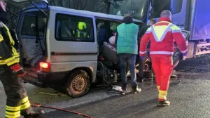 Teška saobraćajna nesreća na magistralnoj cesti Sarajevo - Pale, u mjestu Lapišnica//