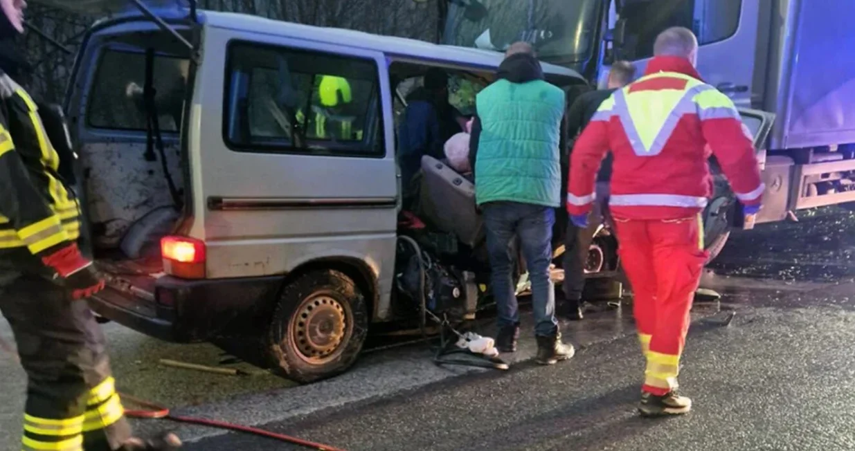 Te&scaron;ka saobraćajna nesreća na magistralnoj cesti Sarajevo - Pale, u mjestu Lapi&scaron;nica//