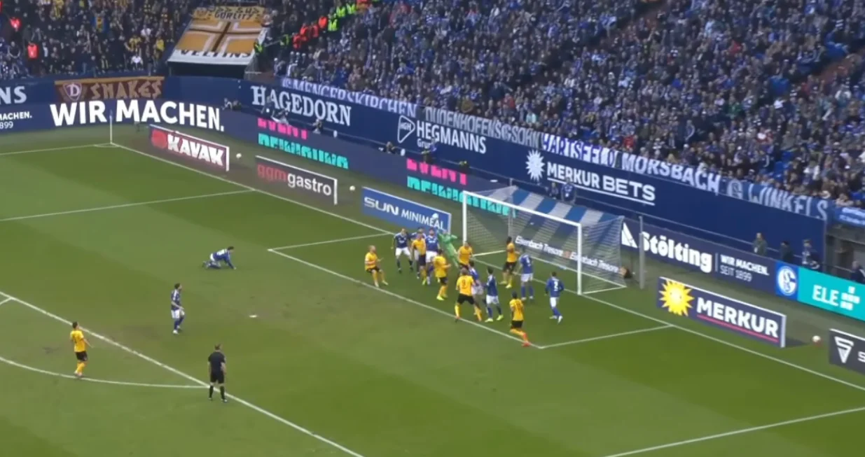 Loris Karius kiks/Foto: 