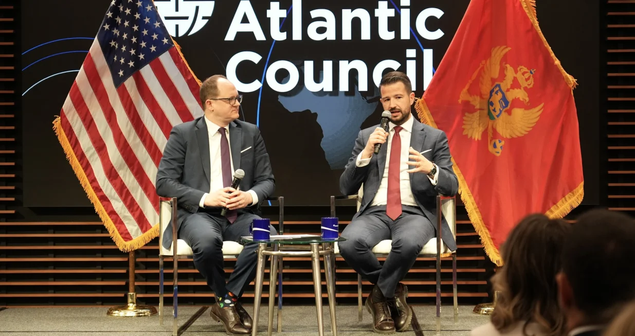 WASHINGTON, SAD вЂ" 7. FEBRUAR: Predsjednik Crne Gore Jakov MilatoviД&Dagger; poruДЌio je da Zapadni Balkan ne smije izgubiti paЕѕnju Sjedinjenih AmeriДЌkih DrЕѕava i Evropske unije, uprkos brojnim globalnim krizama, naglasivЕЎi da je stabilnost regiona i dalje od kljuДЌnog znaДЌaja za meД'unarodnu zajednicu.MilatoviД&Dagger; je to izjavio obraД&Dagger;ajuД&Dagger;i se kao glavni govornik na inauguralnom Balkan Forward samitu, odrЕѕanom u Washingtonu u organizaciji Atlantskog savjeta. Istakao je da je politiДЌka situacija na Balkanu danas sloЕѕenija nego prije nekoliko godina te da je uloga SAD-a presudna za stabilnost i prosperitet regiona, posebno u kontekstu prisustva drugih globalnih aktera. (Ured predsjednika Crne Gore - Anadolu Agency)/