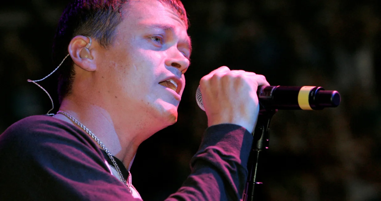 FILE PHOTO: Vocalist Brad Arnold performs with his band "3 Doors Down" during the 2007 International Consumer Electronics Show (CES) in Las Vegas, Nevada January 9, 2007. REUTERS/Steve Marcus/File Photo/Steve Marcus