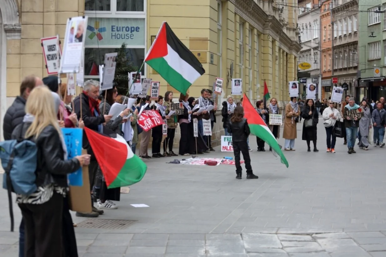 Gaza, Sarajevo, protest, čitanje imena ubijenih, most između dvije tragedije, Vječna vatra, Spomenik ubijenoj djeci Sarajeva/