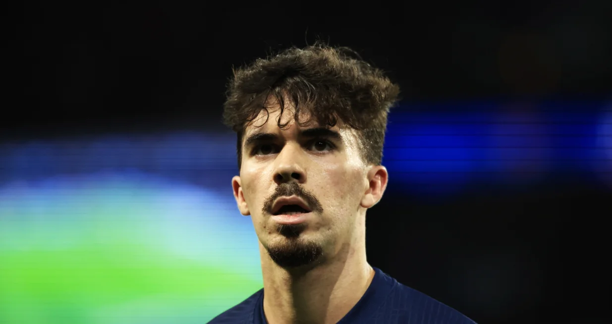 epa10380674 Paris Saint Germain's Vitinha reacts during the French Ligue 1 soccer match between Paris Saint Germain and RC Strasbourg at Parc des Princes Stadium in Paris, France, 28 December 2022. EPA/CHRISTOPHE PETIT TESSON/Foto: Christophe Petit Tesson