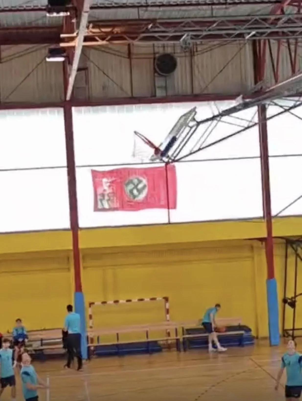 Djeca u dvorani imala grozan pogled.../